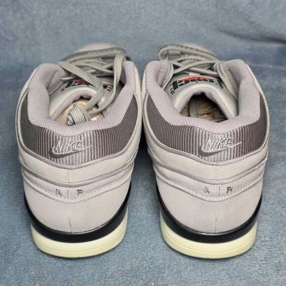 Nike AAF88 Low Medium Grey Mens 12 or Womens 13.5